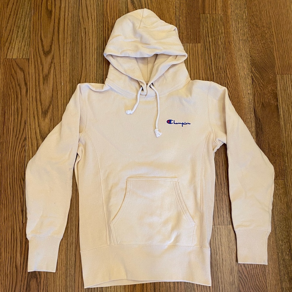 This is a Champion sweat shirt in size XS in a cream color